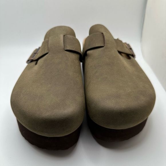 CUSHIONAIRE Women's Cork Footbed Platform Clog 8 OLIVE - Picture 2 of 7